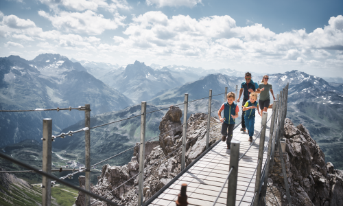 © Tourismusregion / TVB St. Anton am Arlberg / St. Anton am Arlberg hat allen Outdoorfans viel zu bieten: ambitionierten Bergfexen genauso wie Familien. St. Anton am Arlberg: Auszeit in den Bergen
