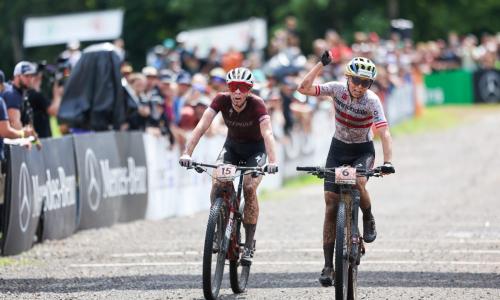 © Fotograf / Michele Mondini / Mona Mitterwallner holt sich im Sprint Rang zwei. MTB-Weltcup: Mona Mitterwallner sprintet in Kanada aufs Podest!