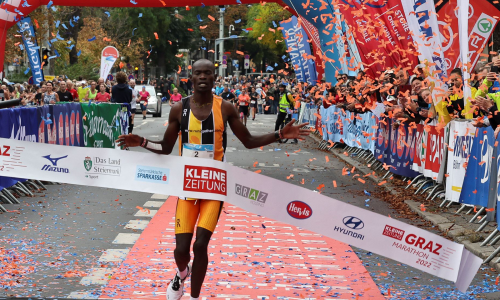 © Fotograf / GEPA / Graz Marathon / 1. Herr beim Marathon Graz Marathon 2022: Die 2h10 Schallmauer ist geknackt!