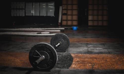 © Fotograf / Pexels / Leon Ardho CCO Public Domain / Krafttraining ist eine sehr beliebte Sportart. Die beliebtesten Sportarten für den Alltag