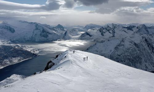 Skitourengenuss auf der Insel Senja mit der Alpinschule high life