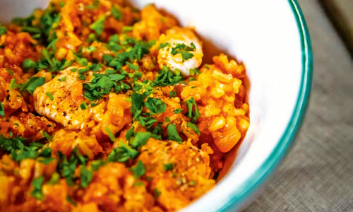 Gesunder Rezepttipp: Vollkorn-Reisfleisch mit Huhn und Kümmel