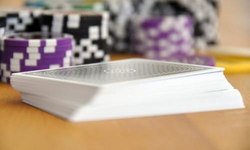 Entscheidet in Poker das Glück oder die Fähigkeit über Ergebnisse?