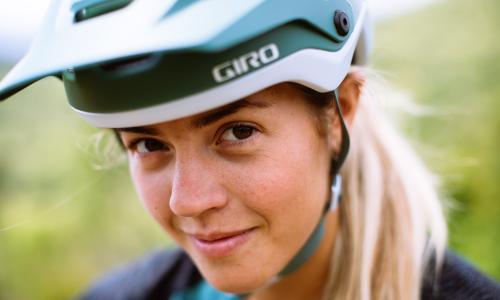 Der Giro Source MIPS® Bikehelm bietet Schutz, Style und Komfort