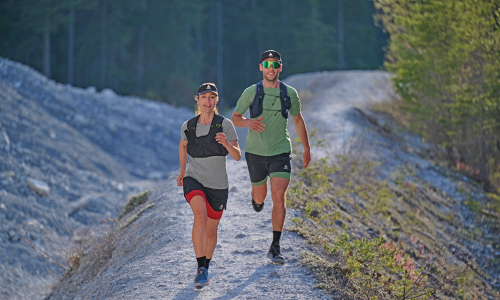 Auf dem Lauf-Steg: Was es zum Laufen außer Schuhen braucht