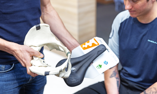 Besuch beim Bikefitter: Radhändler Bernhard Kohl erklärt, wie es sich "richtig" am Bike sitzt