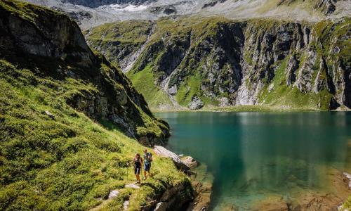 © Fotograf / Wildkogel-Arena Neukirchen & Bramberg / Seebachsee im Nationalpark Hohe Tauern im Salzburger Land 5 Träume, die sich Outdoorer diesen Sommer unbedingt erfüllen sollten