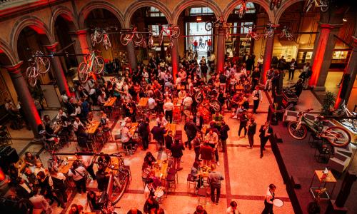 © Hersteller / woom GmbH / Niklas Stadler 10-jähriges Firmenjubiläum: woom feierte großes Geburtstagsfest im MAK
