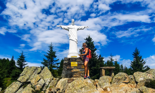 © © Verena Menapace / Christusstatue auf der Terenbachalm SPORTaktiv Test: auf Bike & Hike-Abenteuer in der Erlebnisregion Graz