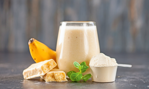 © iStock / MurzikNata Versuch's mal mit Proteinen: Was man nach dem Sport am besten isst und welche Rolle Proteine dabei haben