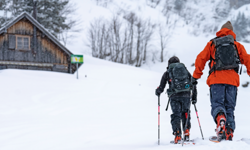 © Handel / Fischer Ski / Tourengehen ist mit dem richtigen Schuh sowohl bergauf wie bergab ein Genuss. Darauf kommt es beim Kauf deiner Tourenskischuhe wirklich an!