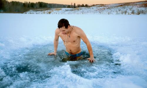 Vom Eisbad in die Sauna: SPORTaktiv Doc Robert Fritz über Kältekick und Wärmeanwendung