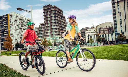 Endlich allein unterwegs: Wissenswertes rund um Fahrradprüfung und Verkehrssicherheit für Kids