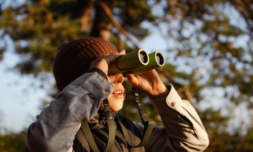 Kinderleicht bedienbar: Das neue MY Junior Fernglas von Swarovski Optik