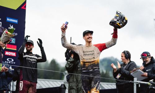 Downhill-Ass Kolb erkämpft sich 2. Platz im Unwetter von Haute-Savoie