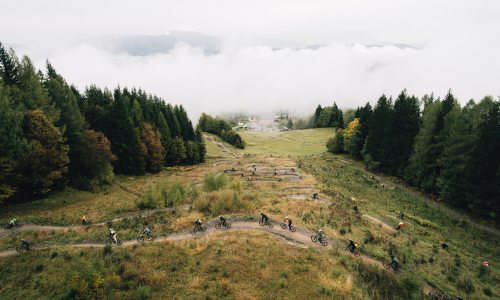 Bucketride Festival 2024: MTB- und Camping-Community trotzt Wind und Wetter am Faaker See
