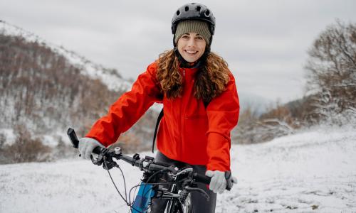 So schützen Biker ihre Haut im Winter