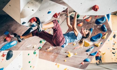 Hoch die Wände: So gelingt der Einstieg ins Hallenklettern und Bouldern – plus 20 Adressen