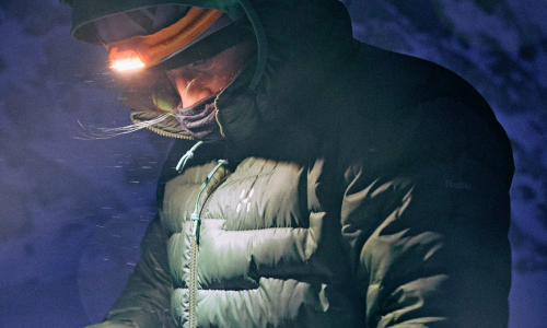 Daune oder Synthetik? Isolationsjacken mit Fokus auf kleinen Packmaß