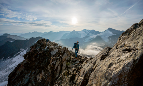Der Gipfel des Bergsports: Zwischen Euphorie und Gefahren – was man zu Hochtouren wissen muss