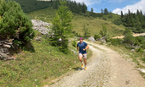 Gravel-Flow fürs Laufen: Der Salomon Aero Glide 3 GRVL im SPORTaktiv-Praxistest