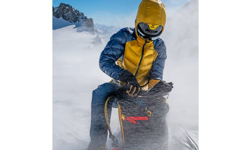 Für alle Fälle: Kann es kalt werden, gehören Isolationsjacken in jeden Rucksack
