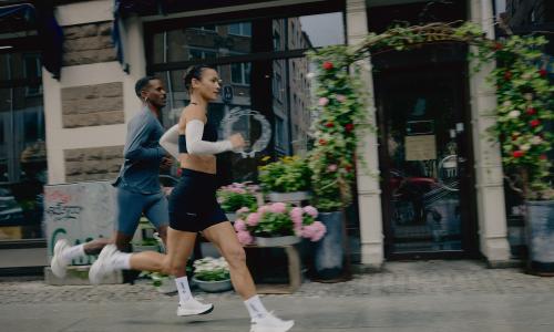 Startklar für die schnelle Saison: Die schwedische Ausdauersportmarke CRAFT launcht im Frühling drei neue Produkt-Highlights für Läufer:innen