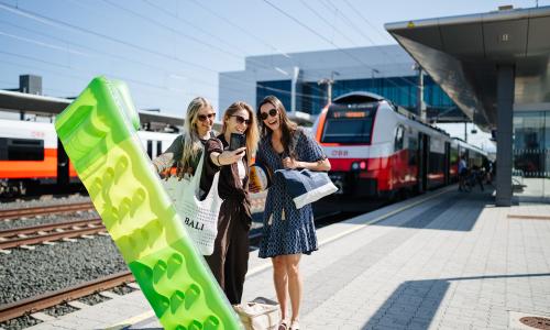 Gratis ins Strandbad mit Bahnticket: Südkärnten startet nachhaltige Sommer-Aktion
