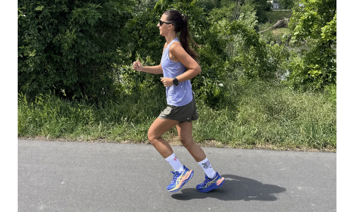 © Fotograf / Hannes Konrad Vollständig ausgerüstet von ASICS - Veronika testet Laufschuhe und Outfit