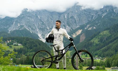 Aventon holt Downhill-Profi Angel Suarez Alonso als Markenbotschafter und Entwicklungspartner