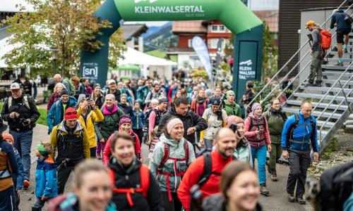 © Fotograf / Dominik Berchtold Gemeinsam Wandern beim "Hike the Valley" im Kleinwalsertal vom 05. bis 10. Oktober 2026