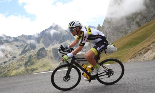 © © Christoph Strasser / Peeroton Hi-End Endurance: Perfektes Trainings- und Wettkampfgetränk für die Sportler:innen, die ihre Grenzen ausloten möchten. Empfohlen und mitentwickelt von Christoph Strasser. 4.800 Kilometer durch Europa: Christoph Strasser jagt dritten Transcontinental-Race-Sieg