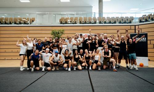 © © phipos.studio Nachwuchsförderung als langfristiges Ziel Die Sportchallenge ist Teil des Engagements von MaxiNutrition für den österreichischen Nachwuchssport. Seit der Gründung der MaxiNutrition Nachwuchsklasse im Jahr 2024 unterstützt die Marke junge Athlet nicht nur mit Sporternährung, sondern auch durch Vernetzung, Sichtbarkeit und den Austausch mit erfahrenen Spitzensportler. „Unsere Nachwuchsklasse zeigt jedes Jahr aufs Neue, wie viel Potenzial in Österreichs jungen Athlet steckt. Die Sportchallenge bietet ihnen d