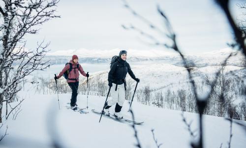 Immer in der  Wohlfühlzone - Hochwertige Skitourenbekleidung hält das Körperklima im Lot
