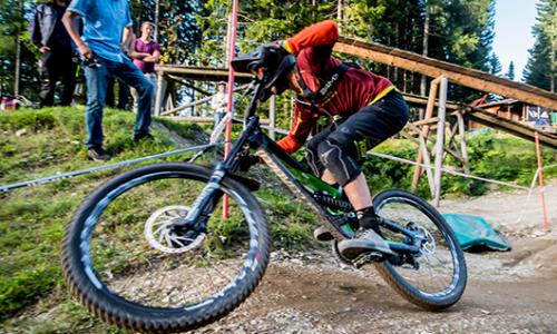 Race the Night: Die Faszination am längsten Downhill-Rennen der Welt / Bild: Moser Lukas Photography © Race the Night: Die Faszination am längsten Downhill-Rennen der Welt / Bild: Moser Lukas Photography Race the Night: Die Faszination am längsten Downhill-Rennen der Welt / Bild: Moser Lukas Photography