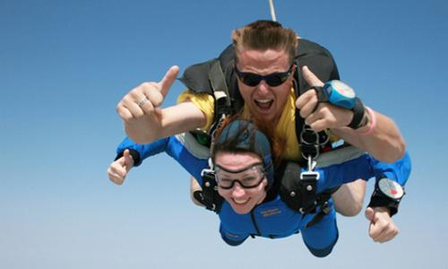 Abenteuer-Sport: Abwechslung mit Extra-Kick / Bild: Flickr Skydiving Morgan Sherwood CC BY 2.0 - Bestimmte Rechte vorbehalten Thumbnail