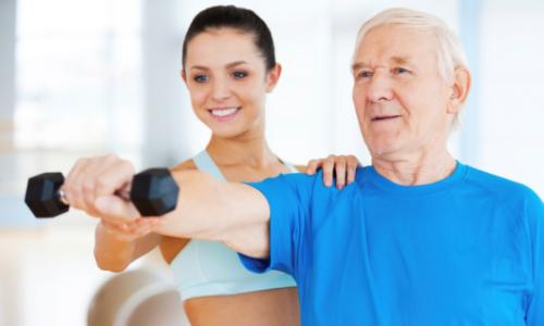 4 alternative Therapiemethoden gegen Schmerzen: Physiotherapie / Bild: g-stockstudio Thumbnail