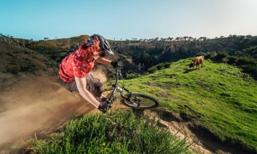 Freeride-Profi Angie Hohenwarter im Interview: Bei einer schweren Wurzelpassage fange ich an zu singen. / Bild: Florian Falch Fotografie / PROPAIN Bikes Thumbnail