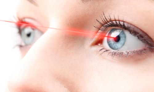 Besser als perfekt: Augenkorrektur per Laser / Bild: iStock / Szepy Thumbnail