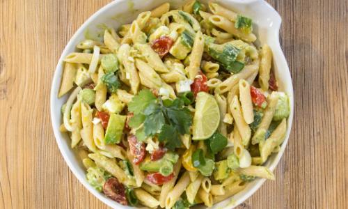 Rezept für einen cremigen Avocado-Nudelsalat / Bild: Runtasty Thumbnail