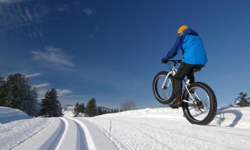 Biken im Winter / Bild: istock / methowtime Thumbnail