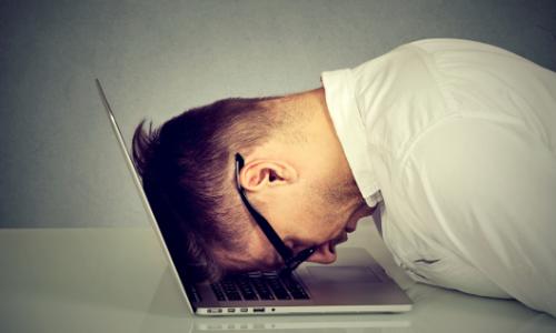 Burnout Zusammenbruch / Bild: istock / Siphotography Thumbnail