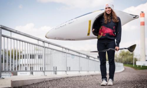 Fit to Perform: Mit Kajak-Ass Viktoria Wolffhardt / Bild: Red Bull Thumbnail