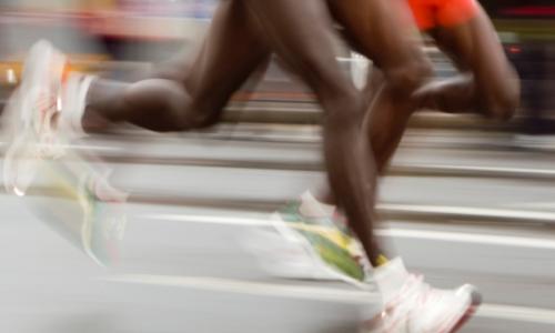 Betrug: Mann schmuggelt sich kurz vor Ziel in Nairobi Marathon und wird Zweiter / Bild: iStock Thumbnail