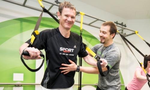 Läufer beim Krafttraining: Der Kampf gegen die Kettlebells / Bild: Thomas Polzer Thumbnail