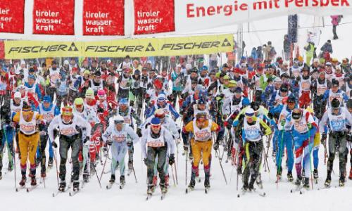 Mit hunderten Gleichgesinnten im Massenstart, wie hier beim Dolomitenlauf: Das sollte jeder Langläufer einmal erlebt haben. / Bild: Veranstalter Thumbnail