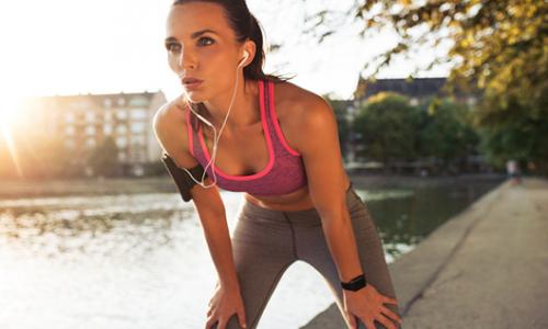 Wie dir die richtige Kleidung das Laufen erleichtert / Bild: iStock / jacoblund Thumbnail