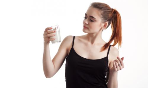 Milch nach dem Sport trinken / Bild: istock / Liyasov Thumbnail