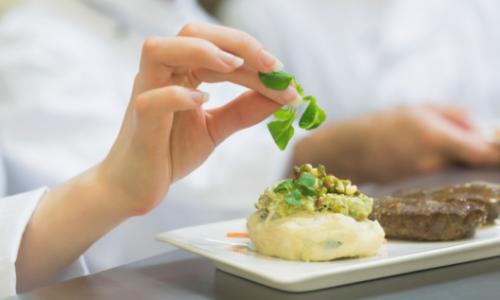 So wird das Mittagessen am Arbeitsplatz zum Hit / Bild: iStock / Wavebreakmedia Thumbnail