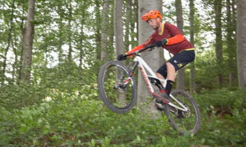 MTB-Fahrschule: Springen lernen leicht gemacht / Bild: Thomas Polzer Thumbnail